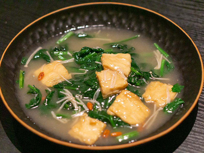 Blanched Spinach with Enoki Mushroom, Wolfberry and Dried Bean Curd Puff